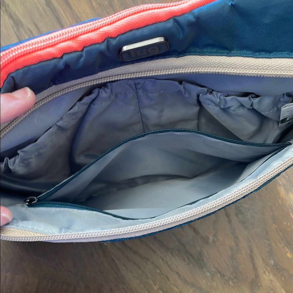 YOU MAKE OFFER$ Closet Clearance Gently Loved💜Lug Quilted Bag w/Adjustable Strap - Picture 5 of 5